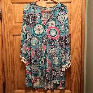 Beautiful top with bell sleeves with fringe detail